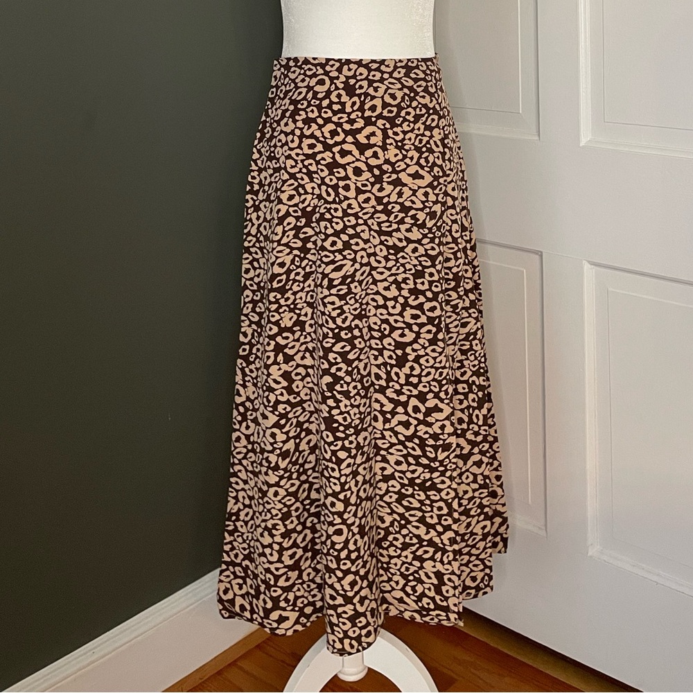 Chic cheetah print skirt size small